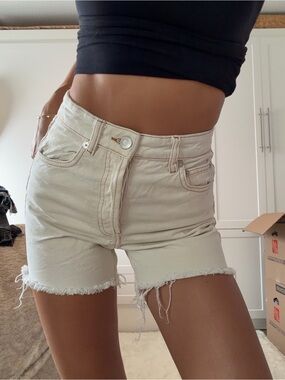 Zara Cream High-Rise Denim Jean Shorts with Frayed Hem
